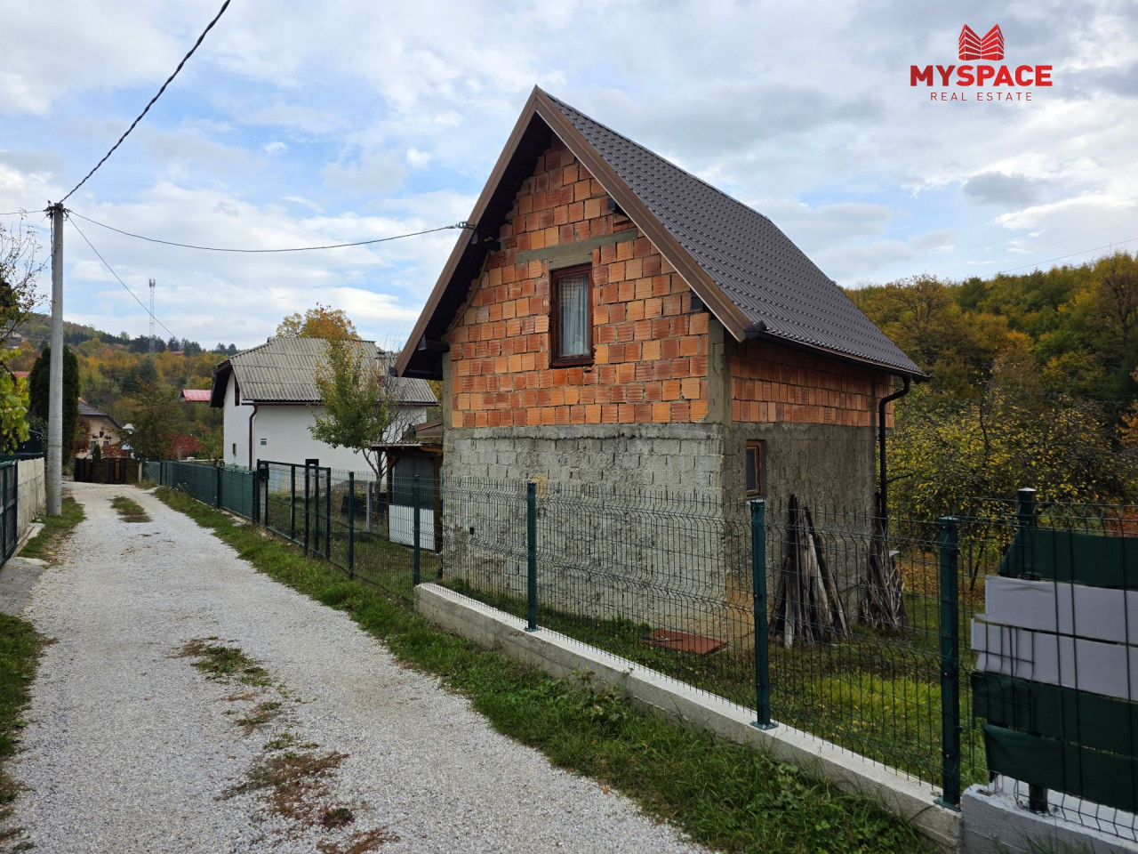 MY SPACE/ Zemljiste sa kucom/ Rakovica/ 1200 m2