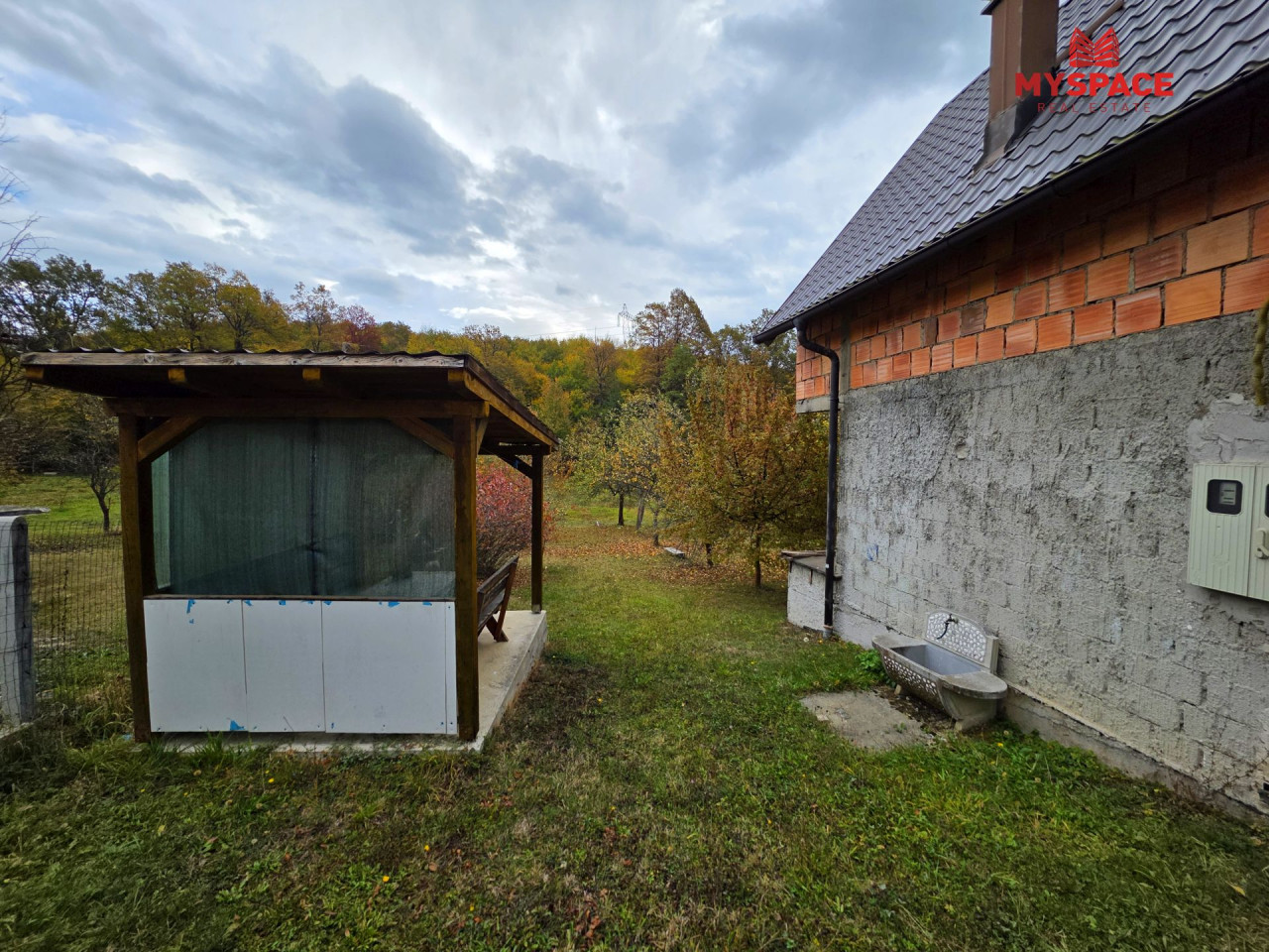 MY SPACE/ Zemljiste sa kucom/ Rakovica/ 1200 m2 3