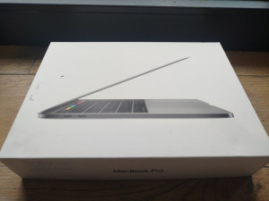 Apple MacBook Pro A1989 i7-8559U / 16GB RAM / 256GB SSD / 2018