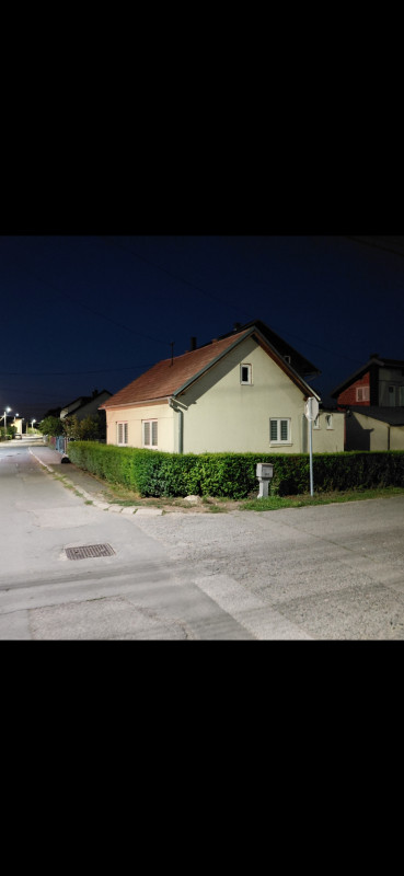 Kuće Kozarska Dubica 84m2