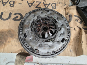 Set kvacila zamajac 1.9 tdi 5 brzina vw kombi t5