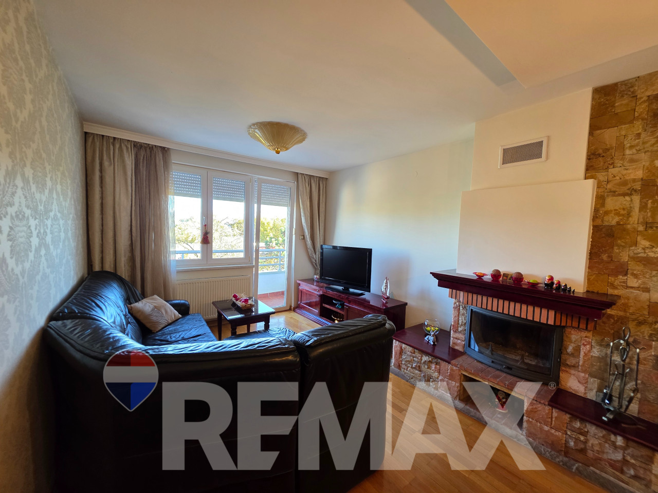 Komforan trosoban stan 74m2, pet friendly, naselje Stepe S.