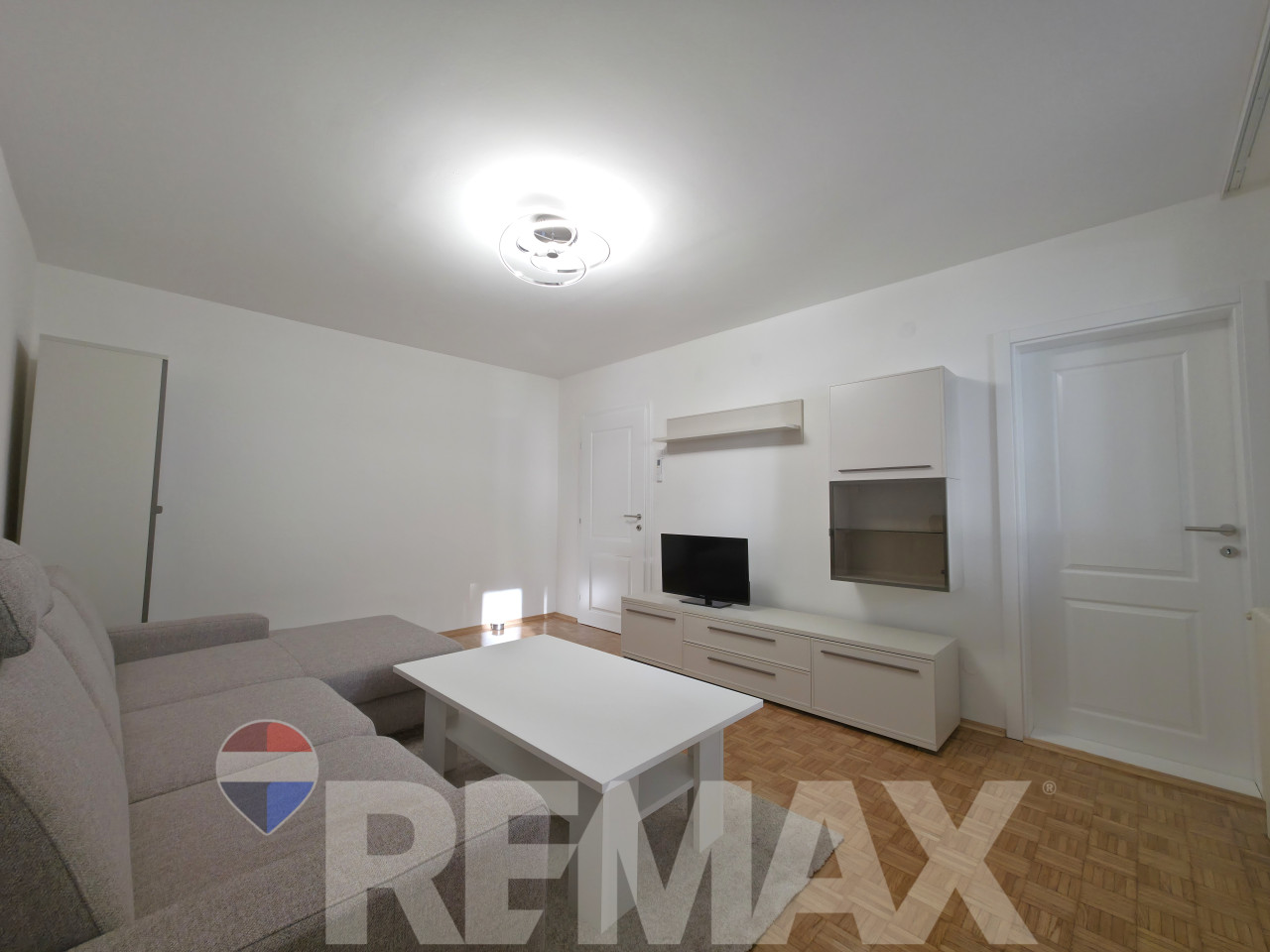 Komforan dvosoban stan 57 m2 | Kompletno renoviran | Borik