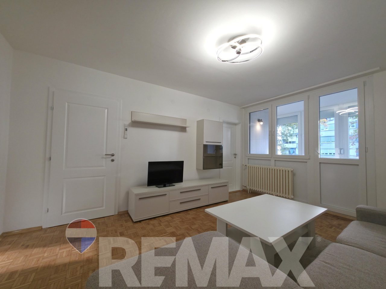 Komforan dvosoban stan 57 m2 | Kompletno renoviran | Borik 2