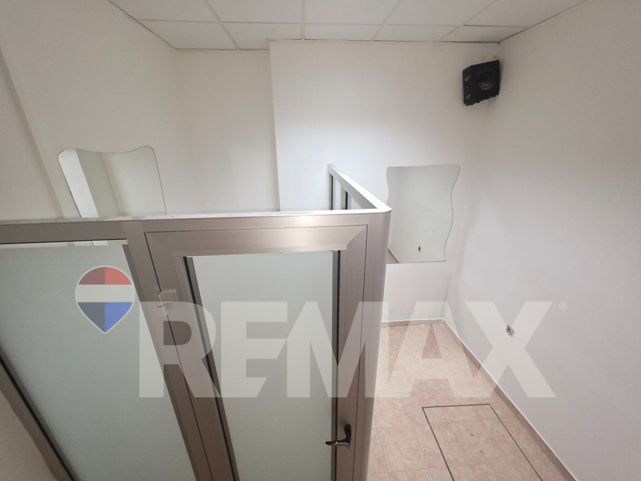 Poslovni prostor 30m2/ Centar 3