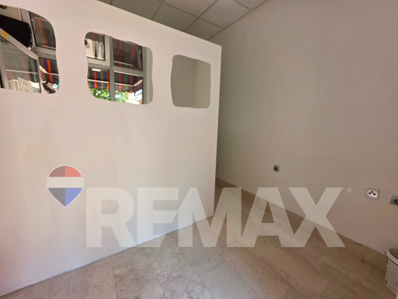 Poslovni prostor 30m2/ Centar 2