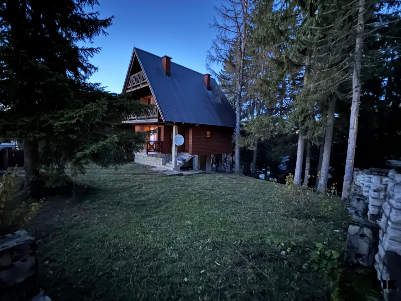 Vikendica na Vlašiću - Babina Ravan - 3 etaže, 500 m2 zemljišta