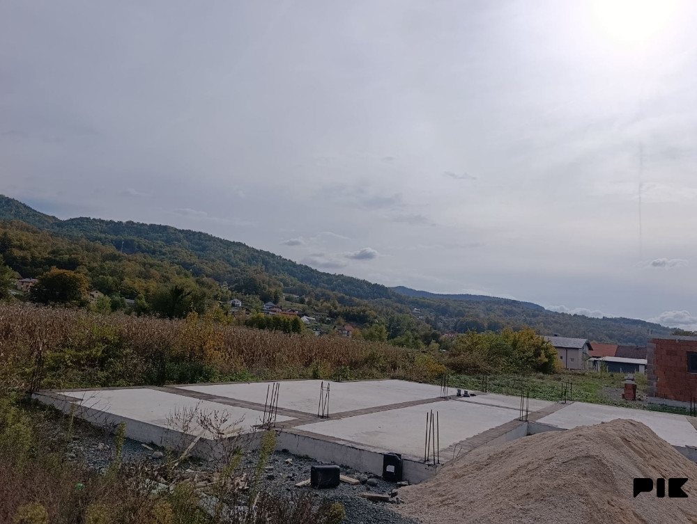 Zemljište,zapocet stambeni objekat Zavidovići