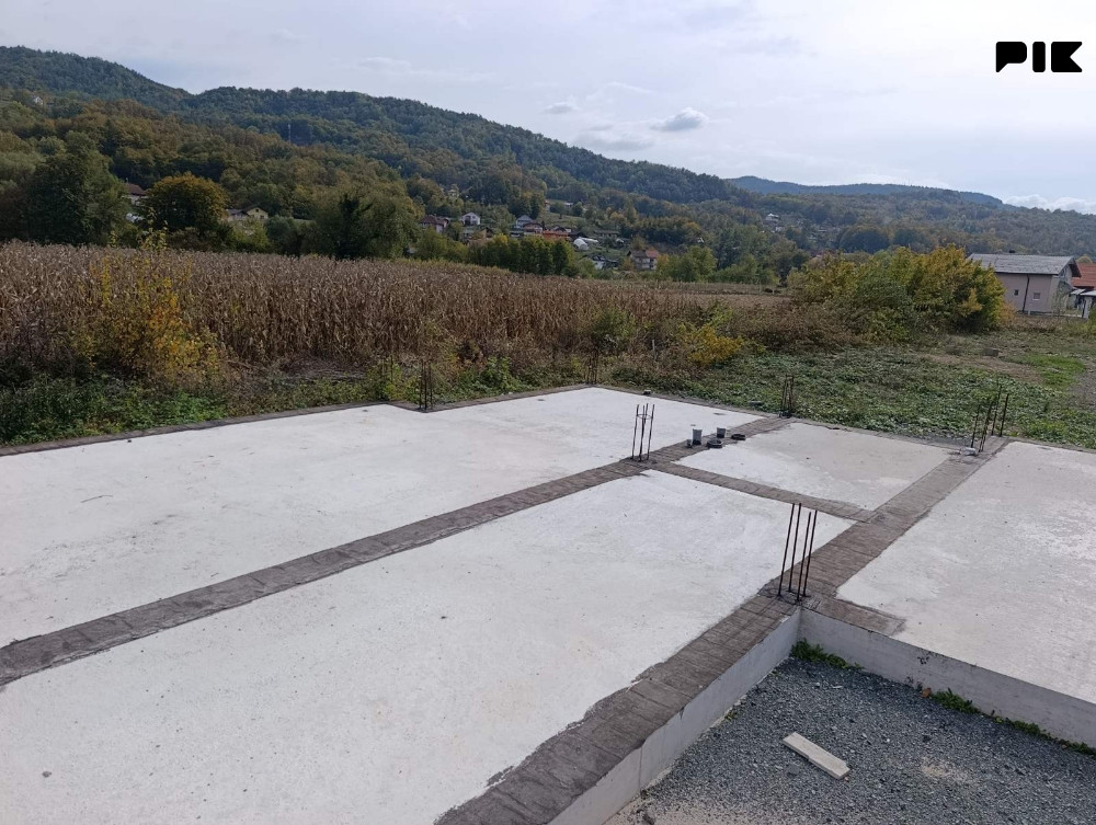 Zemljište,zapocet stambeni objekat Zavidovići 2