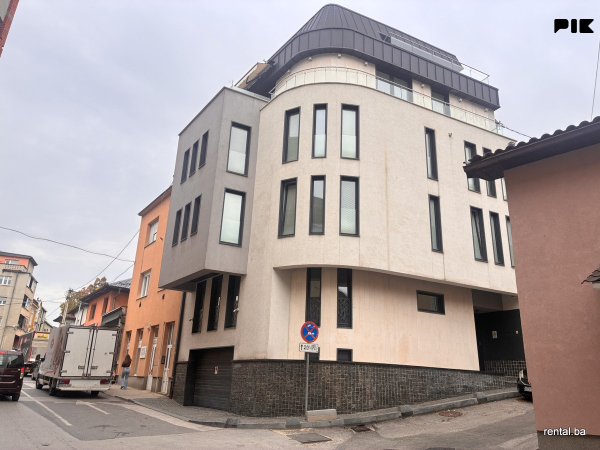 Veći dvosoban stan najam Centar Sarajevo