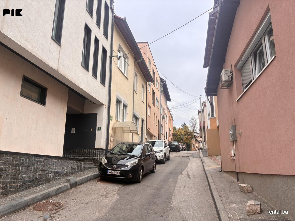 Veći dvosoban stan najam Centar Sarajevo 3