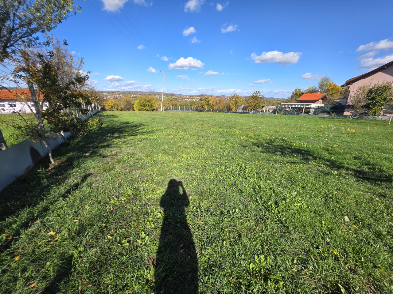 Ravno zemljište 3340 m2 u Zalužanima, asfaltni prilaz