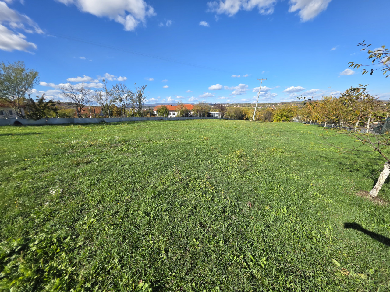 Ravno zemljište 3340 m2 u Zalužanima, asfaltni prilaz 3