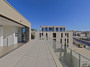 Penthouse stan dvoetažni tri spavaće 123,35 parking 25m2 Istra
