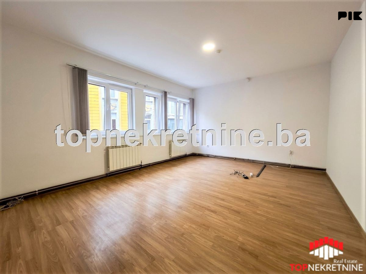 Nenamješten stan od 80m2 pogodan za ured kod Narodnog pozorišta