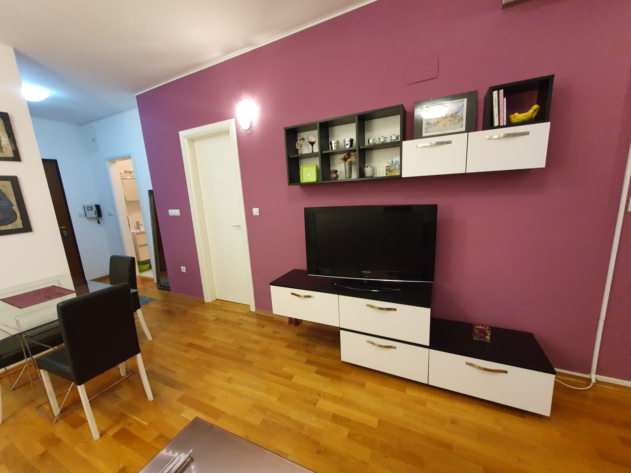 Dvosoban namješten stan u centru - 45 m2