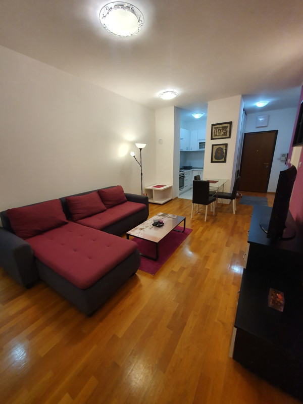 Dvosoban namješten stan u centru - 45 m2 2