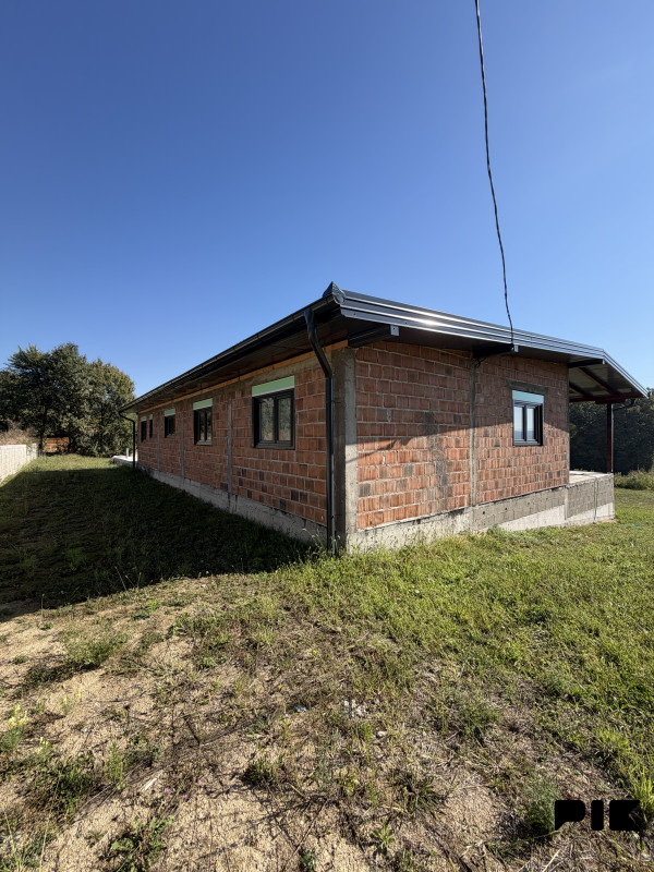 Doboj-Kladari Moderna vikendica u izgradnji s bazenom 3