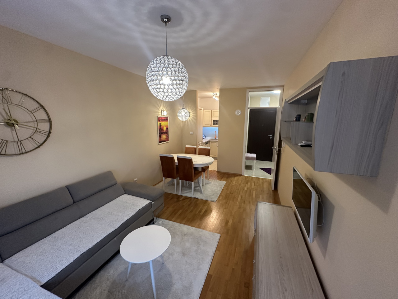 Kompletno namješten dvosoban stan - 42 m2