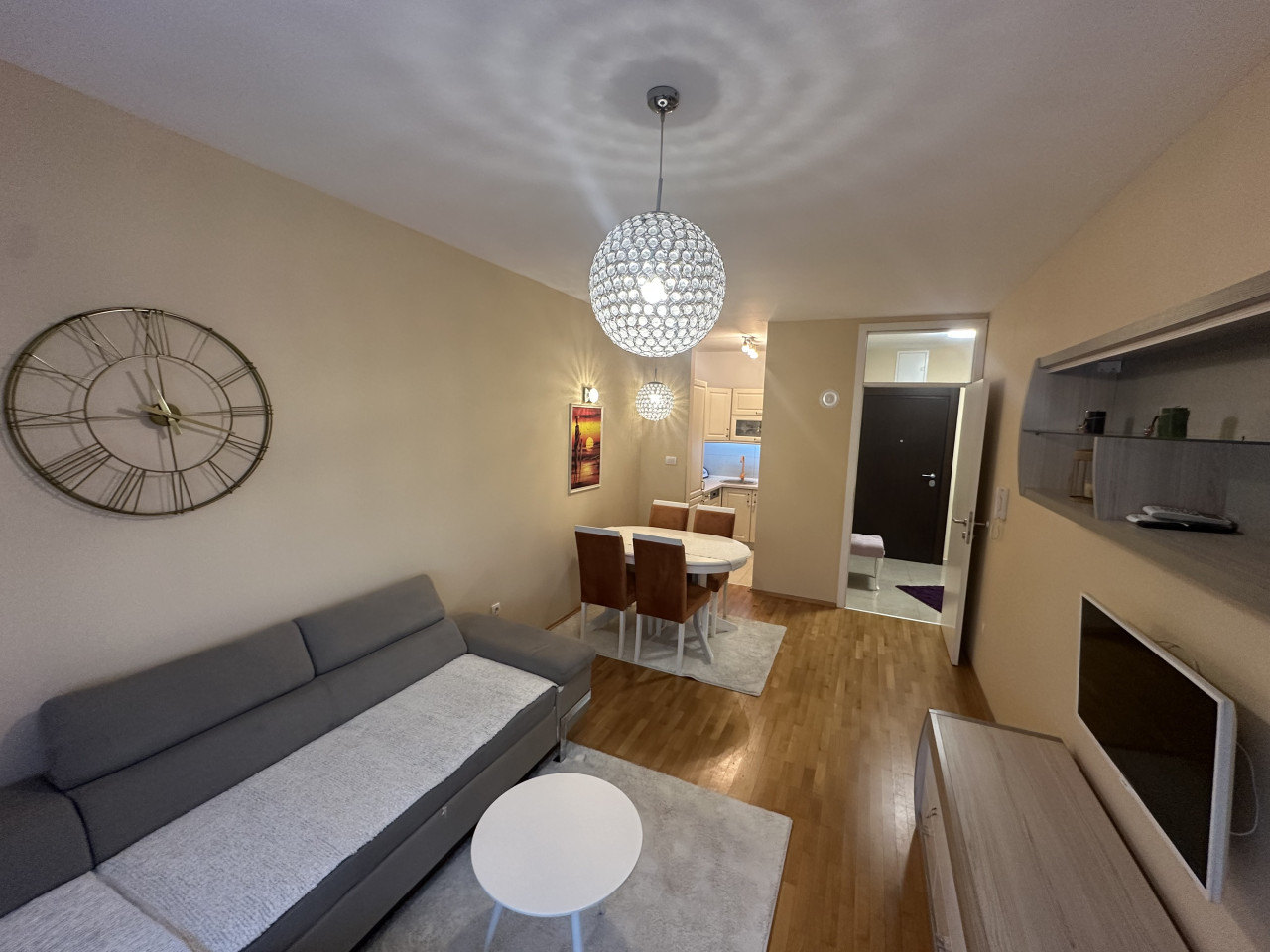 Kompletno namješten dvosoban stan - 42 m2 2