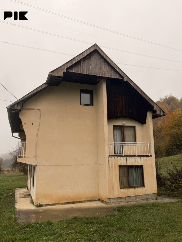 UNIKOD - Kuća s okućnicom - Tarčin - 150 m2