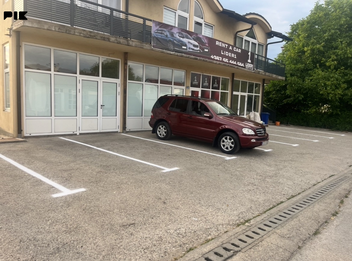 Izdajem iznajmljujem parking mjesto Laktasi centar 065 775 822