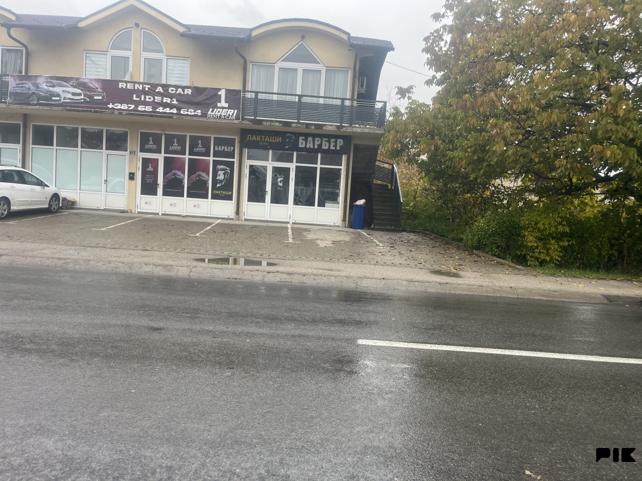 Izdajem iznajmljujem parking mjesto Laktasi centar 065 775 822 3